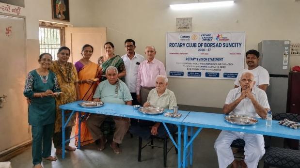 Dignitaries and senior citizens gathered at Jivan Sandhya Ghar